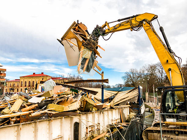 Best Yard Waste Removal  in Lakeville, MN